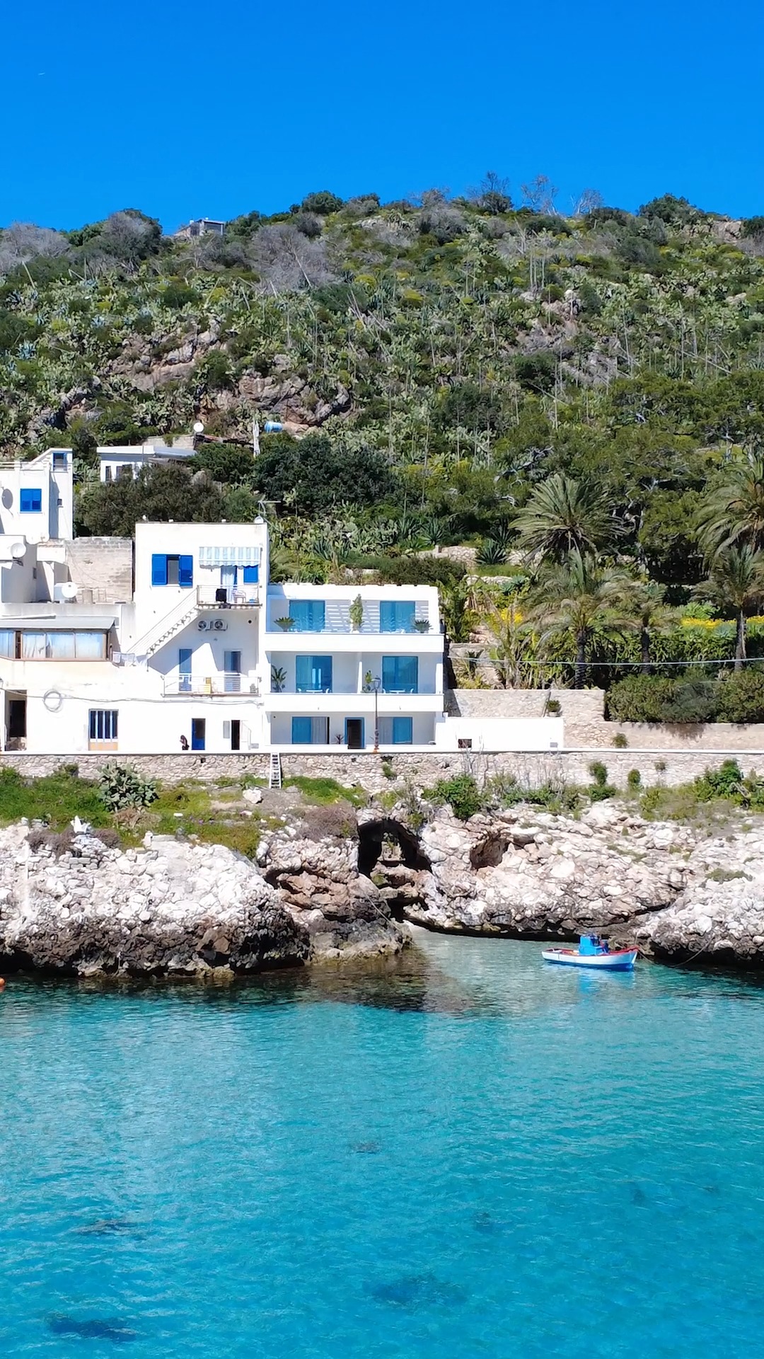 Lavori di ristrutturazione a Levanzo
Il risultato? Lo racconta direttamente il